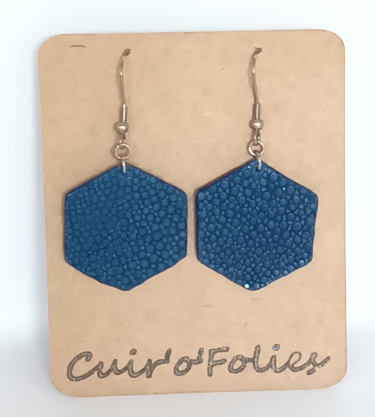 Boucles d’oreilles grand hexagone en galuchat  bleu foncé