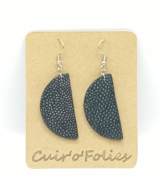 Boucles d’oreilles demi-lune en galuchat noire